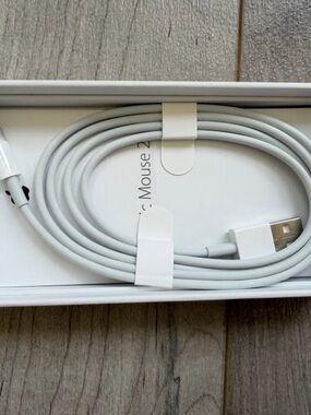 New Apple Magic Mouse 2 A1657 White With Box & Charging Cable